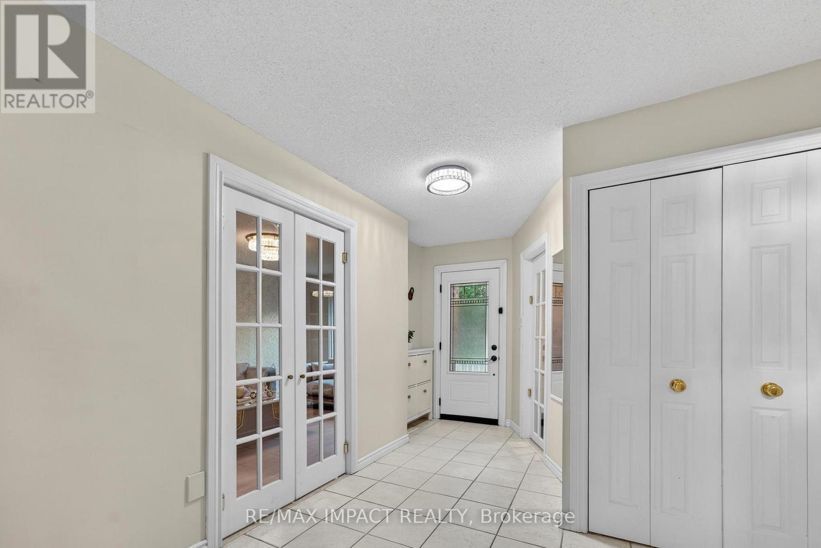 Photo 7 of 4086 Rossland Crescent, Mississauga ON