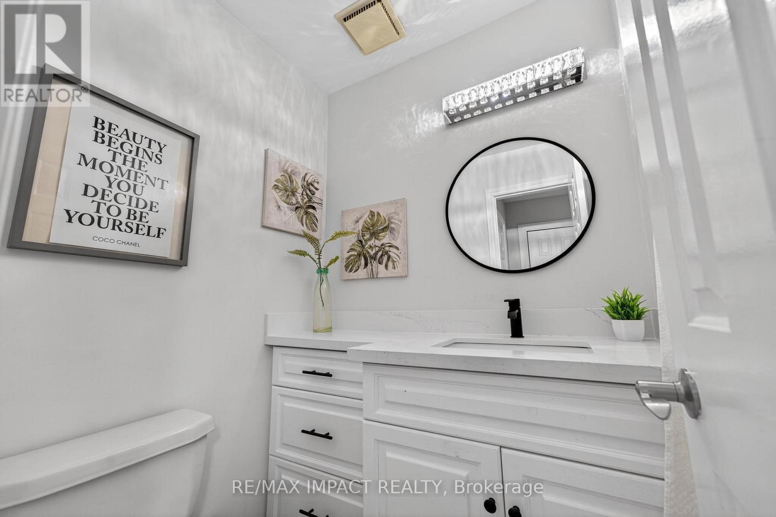 Photo 9 of 4086 Rossland Crescent, Mississauga ON