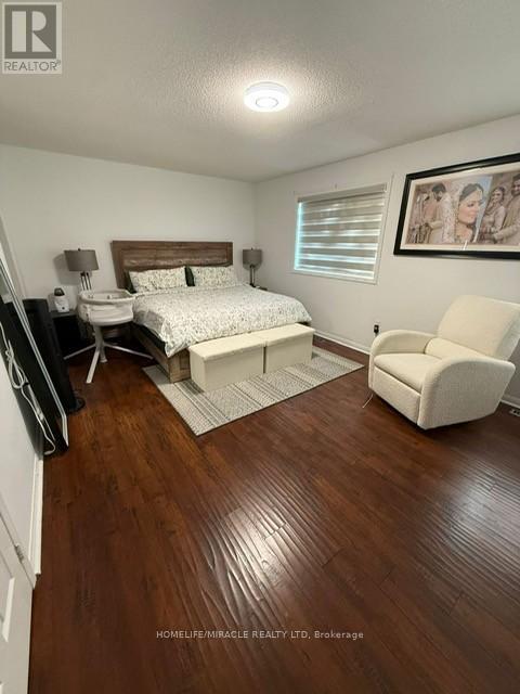 Photo 6 of 32 Thorpe Upper Crescent, Brampton ON