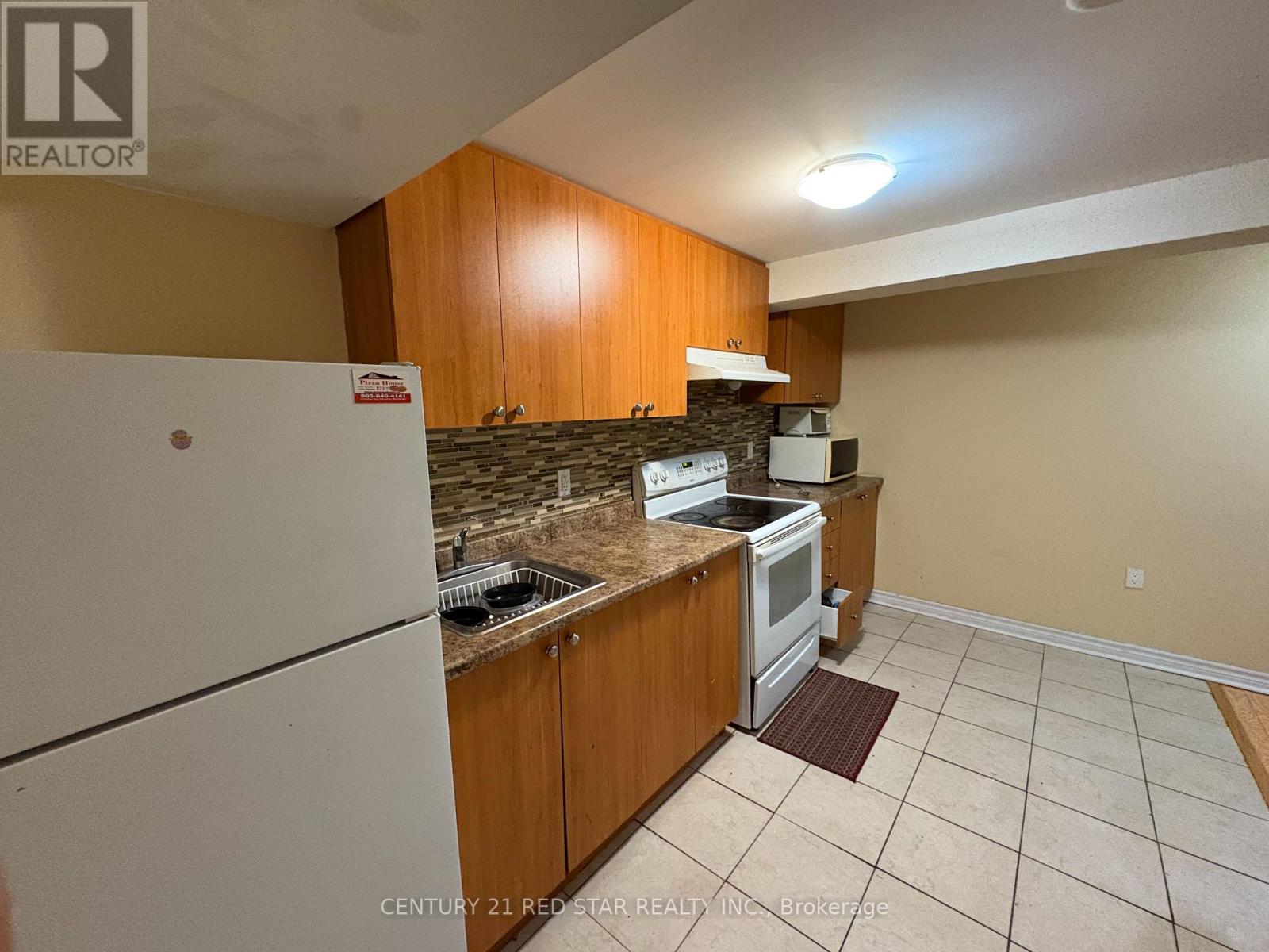 Photo 2 of 28 Junction Crescent, Brampton ON