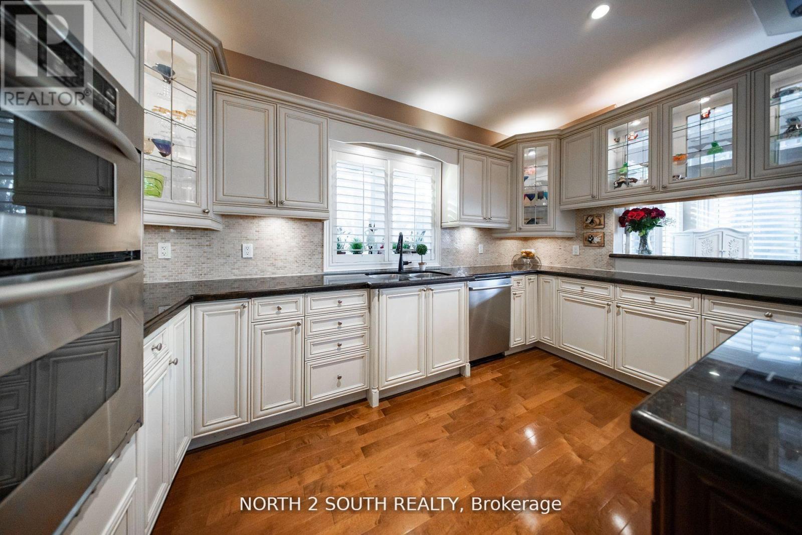 Photo 11 of 339 Burnhamthorpe Road, Toronto ON