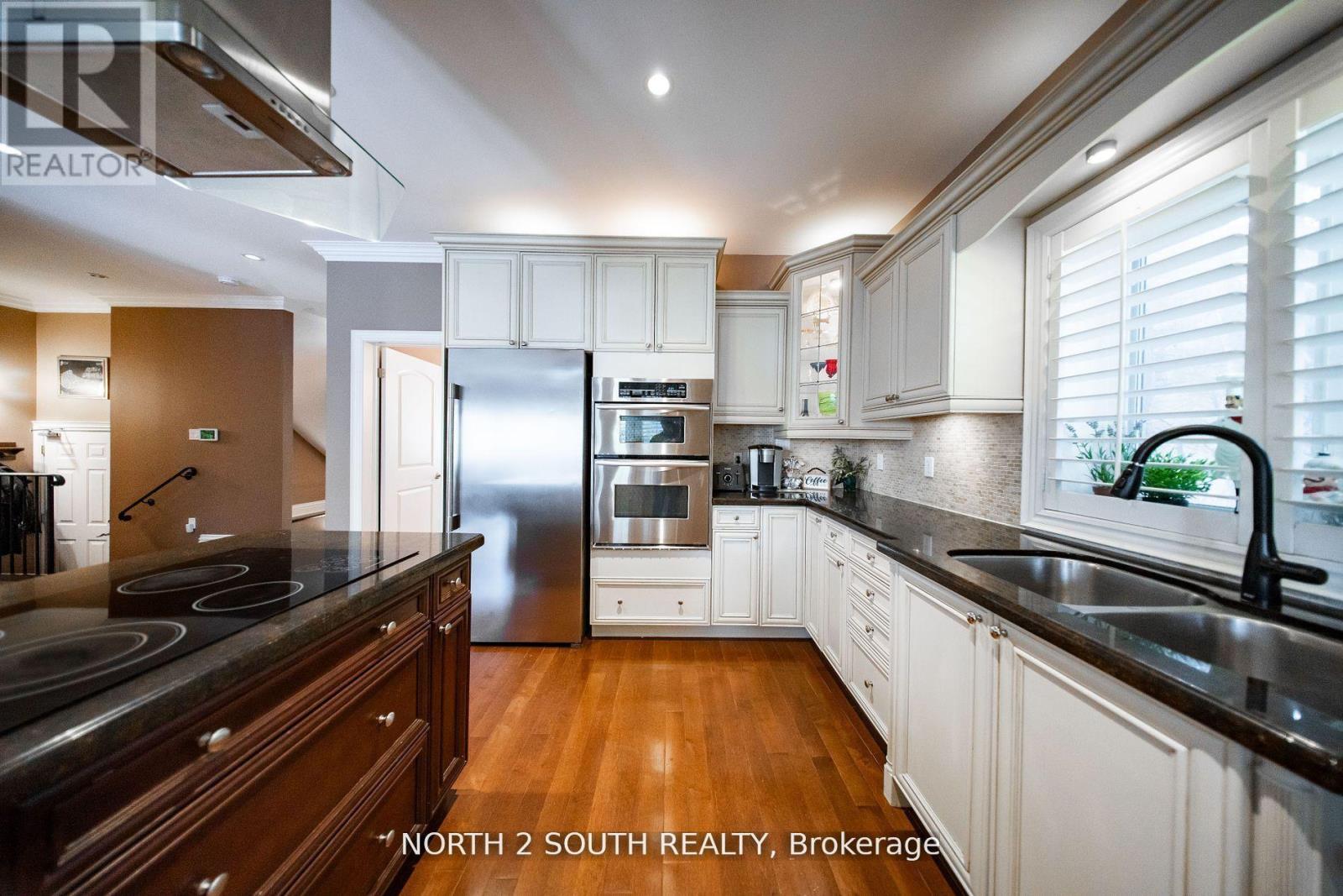 Photo 12 of 339 Burnhamthorpe Road, Toronto ON