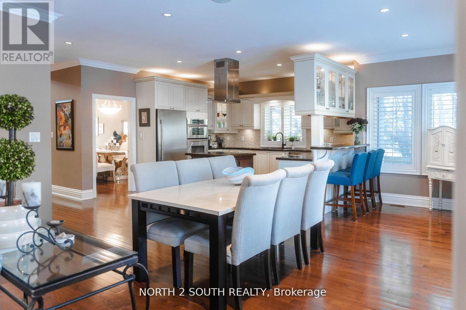 Photo 13 of 339 Burnhamthorpe Road, Toronto ON