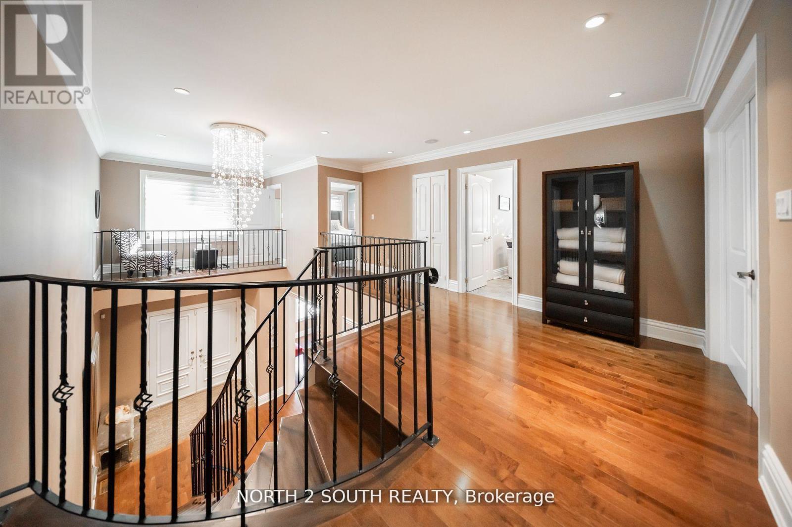 Photo 18 of 339 Burnhamthorpe Road, Toronto ON