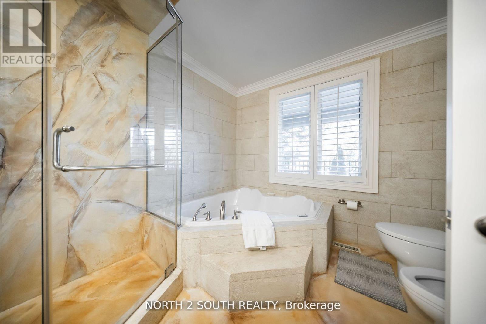 Photo 21 of 339 Burnhamthorpe Road, Toronto ON
