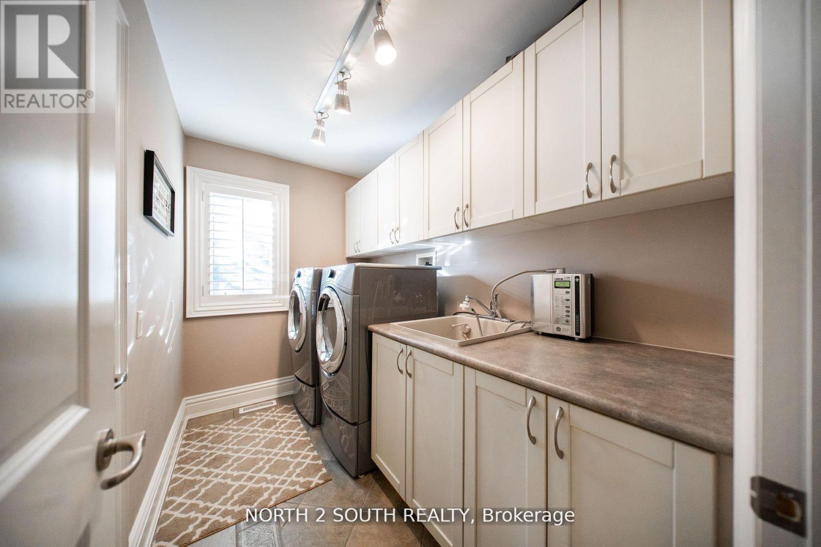 Photo 22 of 339 Burnhamthorpe Road, Toronto ON