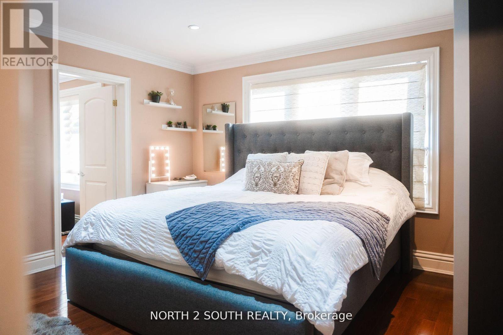 Photo 25 of 339 Burnhamthorpe Road, Toronto ON