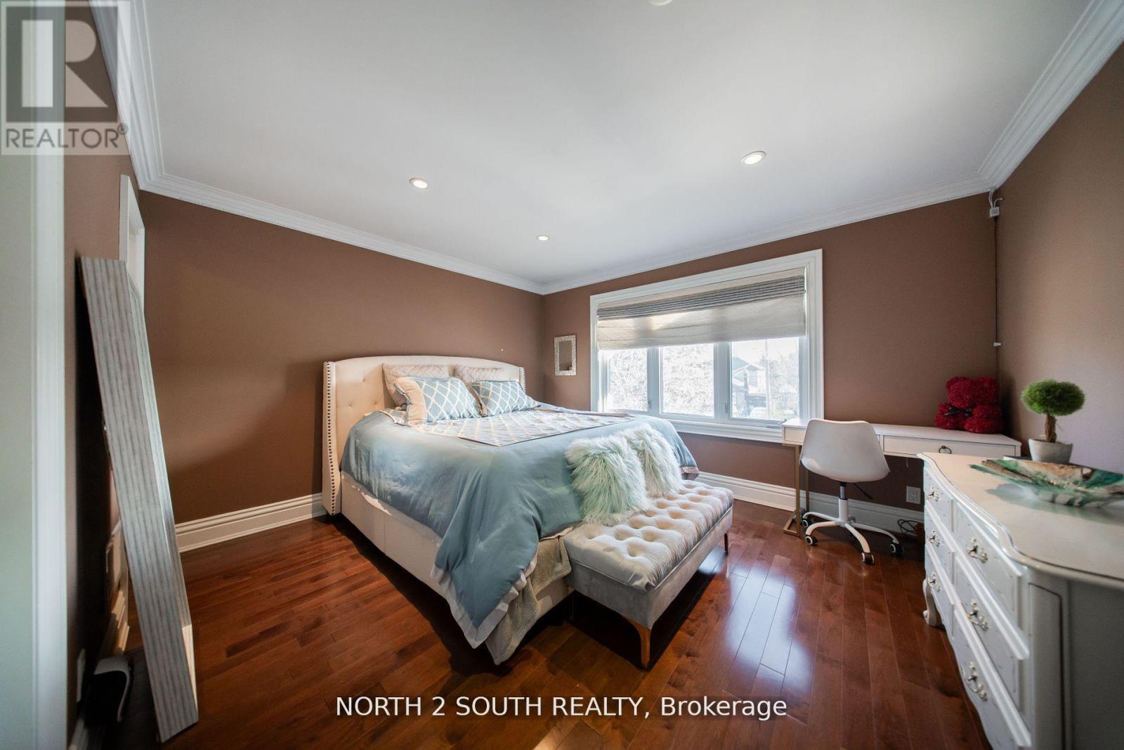 Photo 27 of 339 Burnhamthorpe Road, Toronto ON