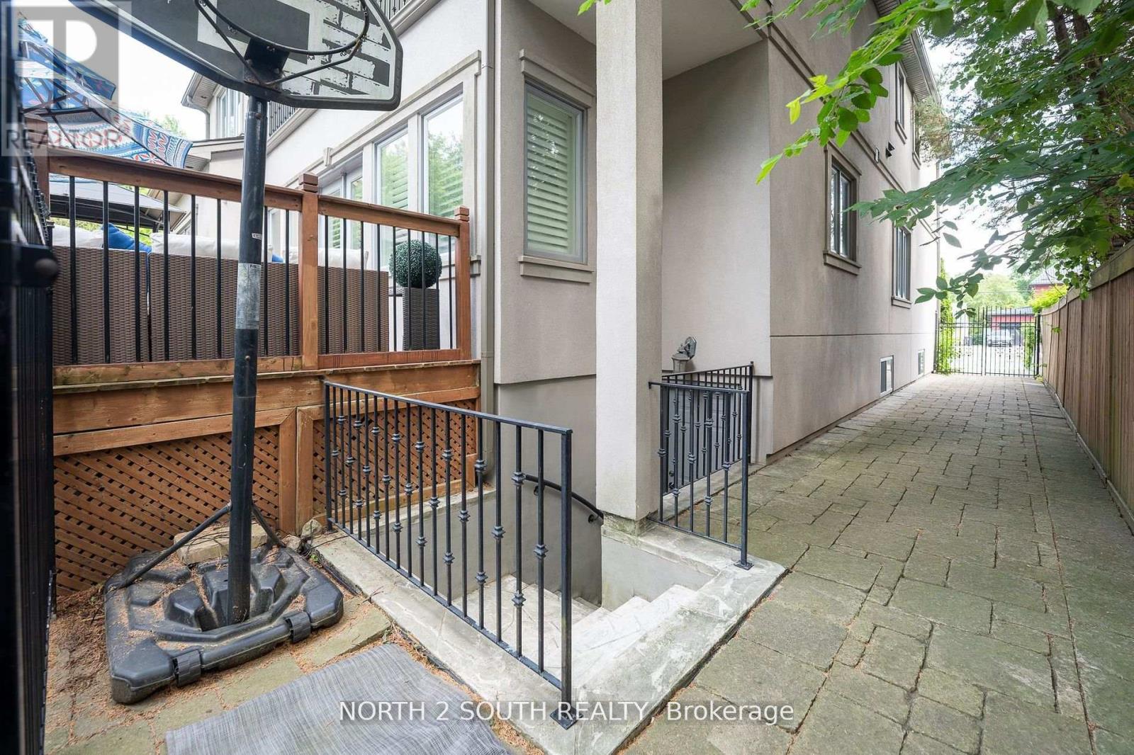 Photo 36 of 339 Burnhamthorpe Road, Toronto ON