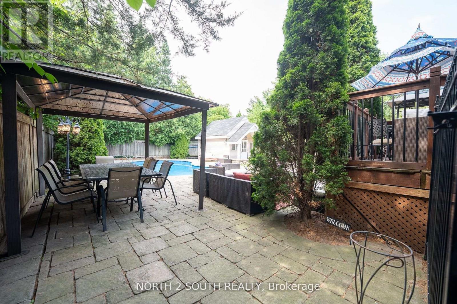 Photo 37 of 339 Burnhamthorpe Road, Toronto ON