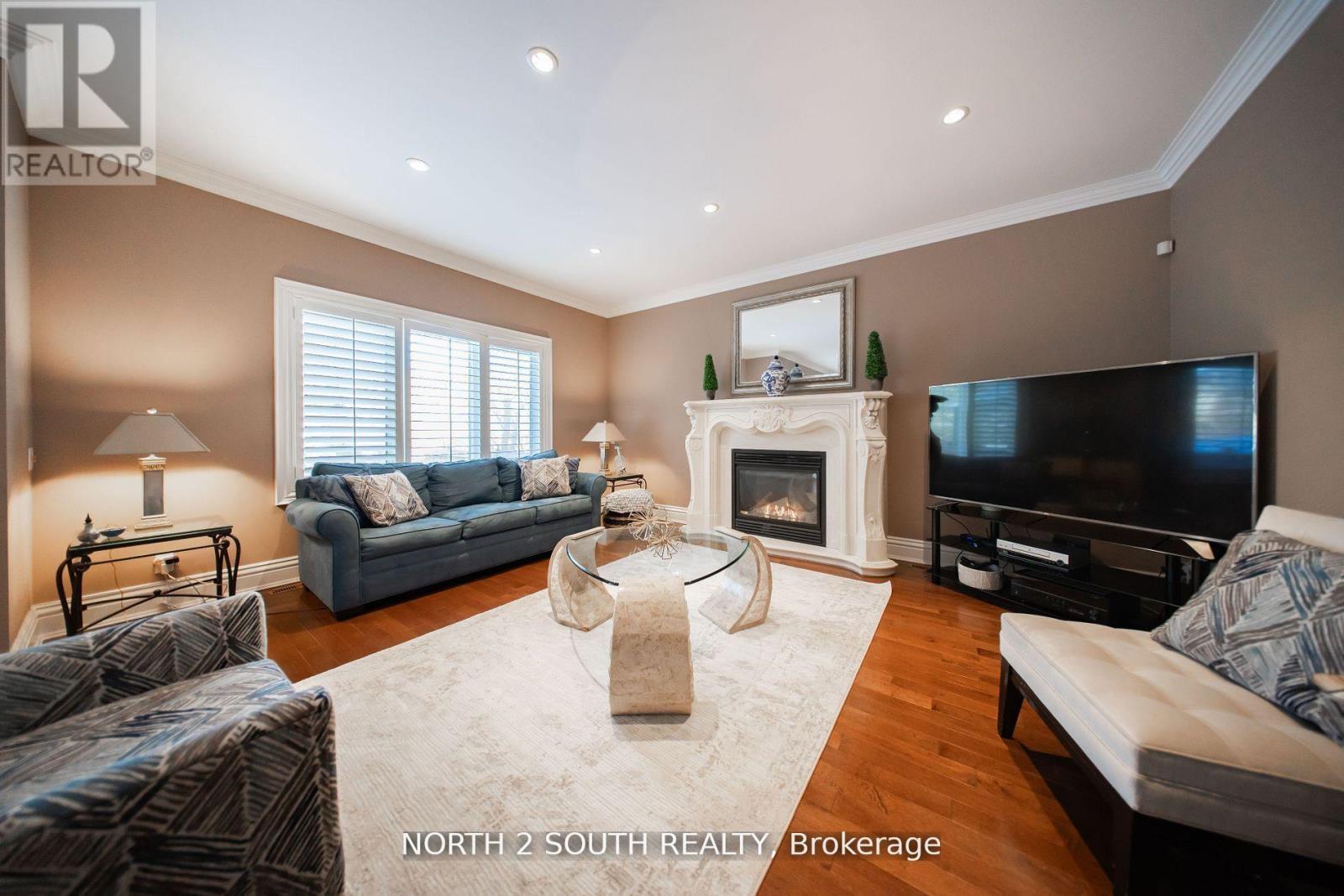 Photo 6 of 339 Burnhamthorpe Road, Toronto ON