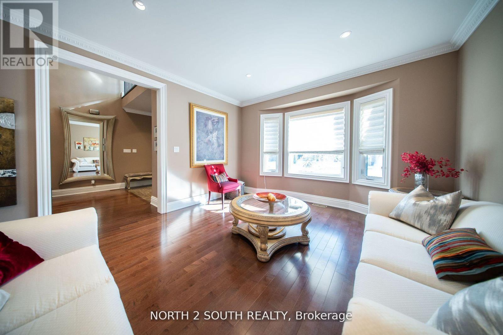 Photo 7 of 339 Burnhamthorpe Road, Toronto ON