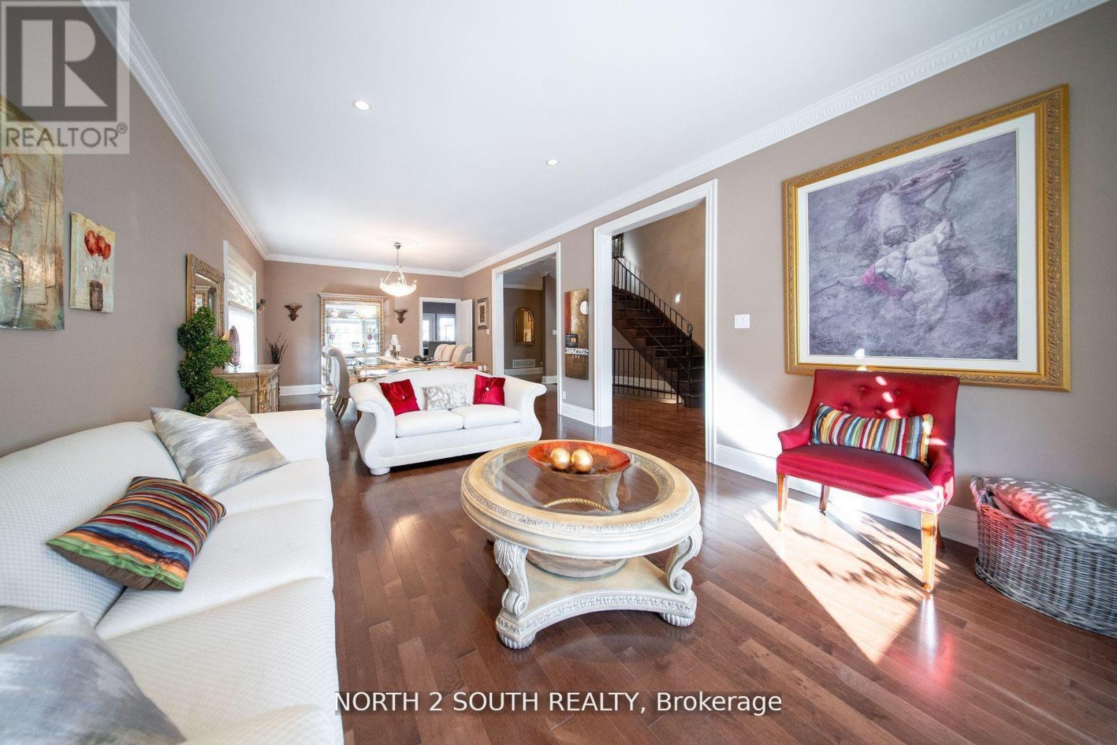 Photo 8 of 339 Burnhamthorpe Road, Toronto ON