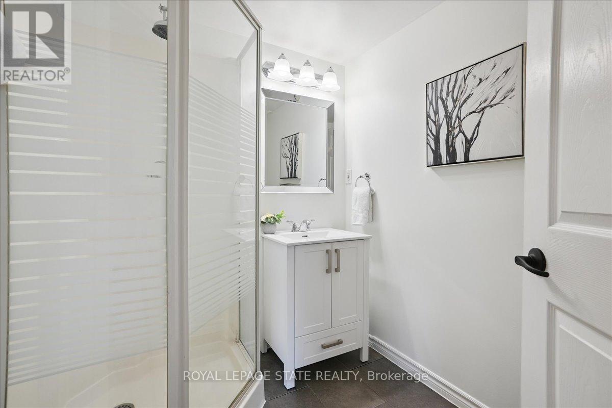 Photo 32 of 301 1411 Walkers Line, Burlington ON