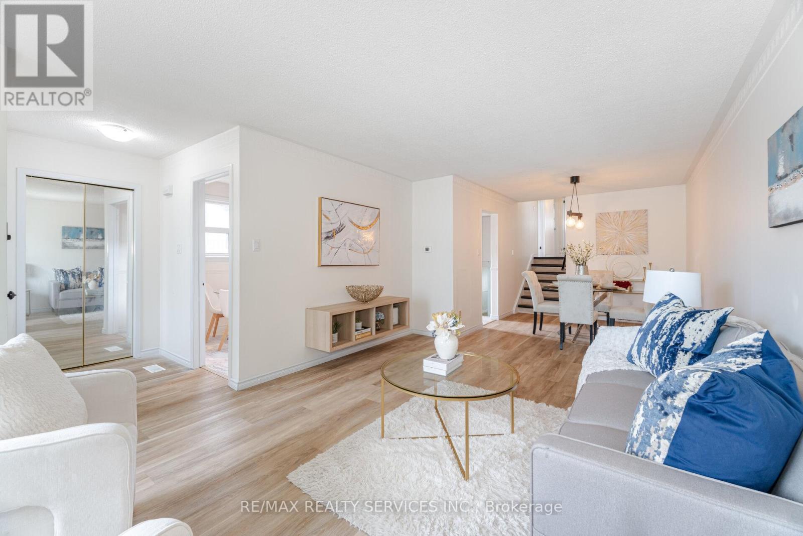 Photo 10 of 7386 Netherwood Road, Mississauga ON