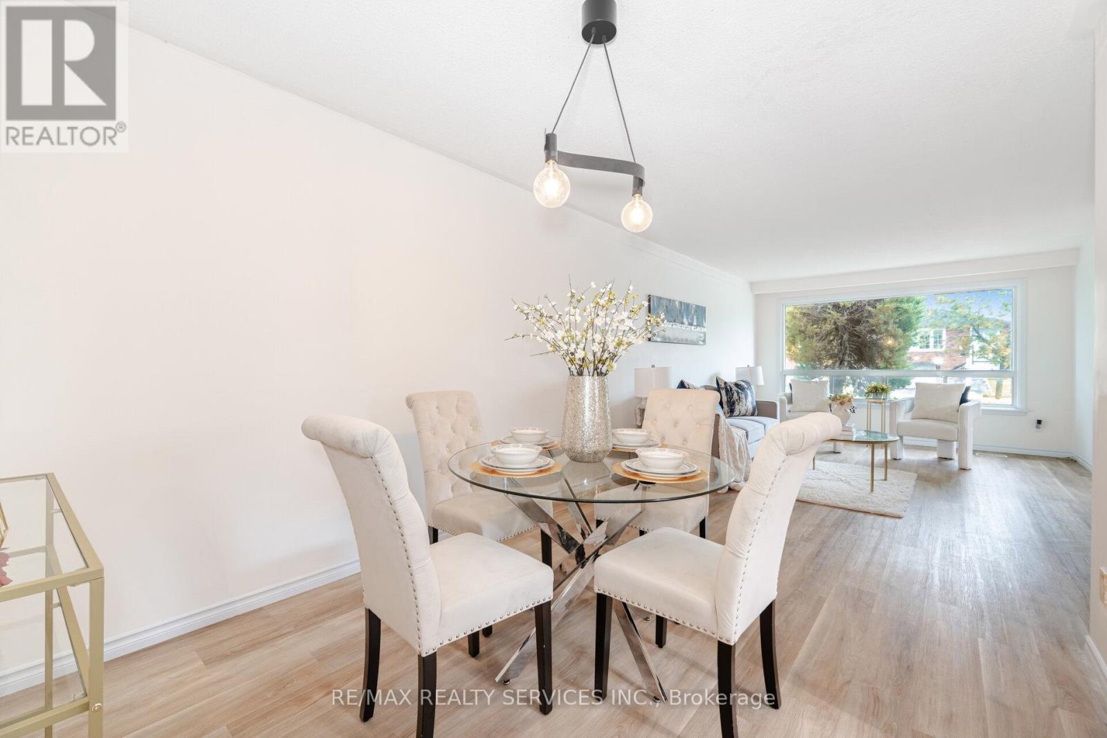 Photo 12 of 7386 Netherwood Road, Mississauga ON