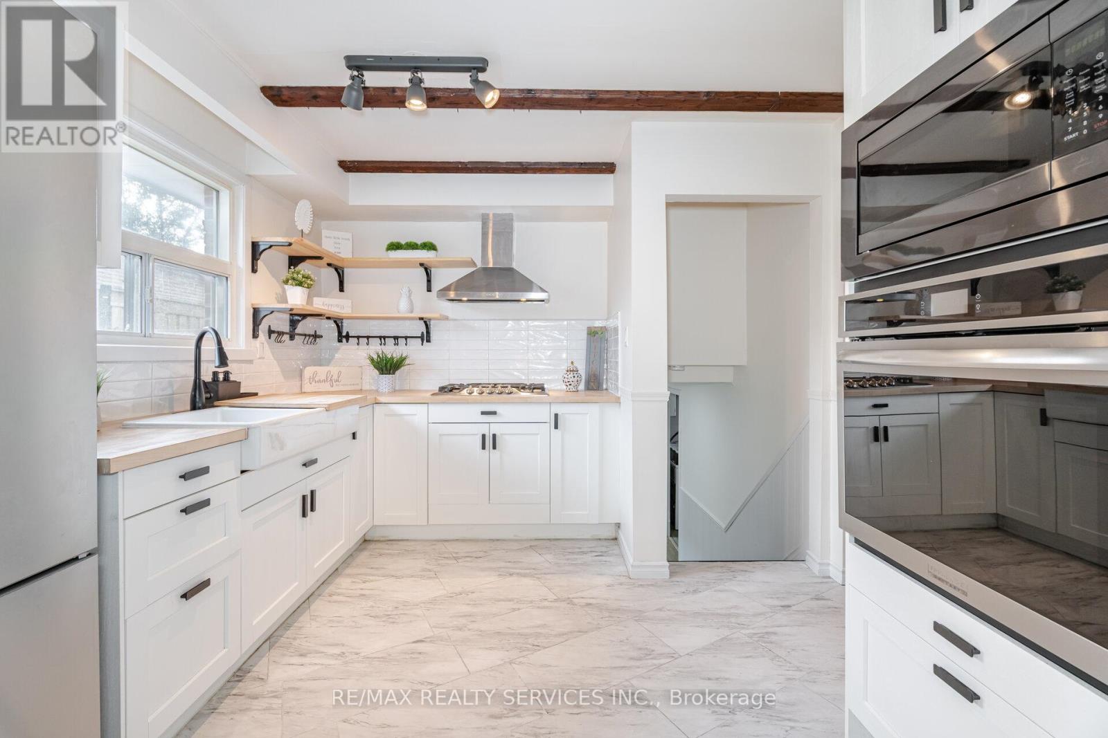 Photo 14 of 7386 Netherwood Road, Mississauga ON