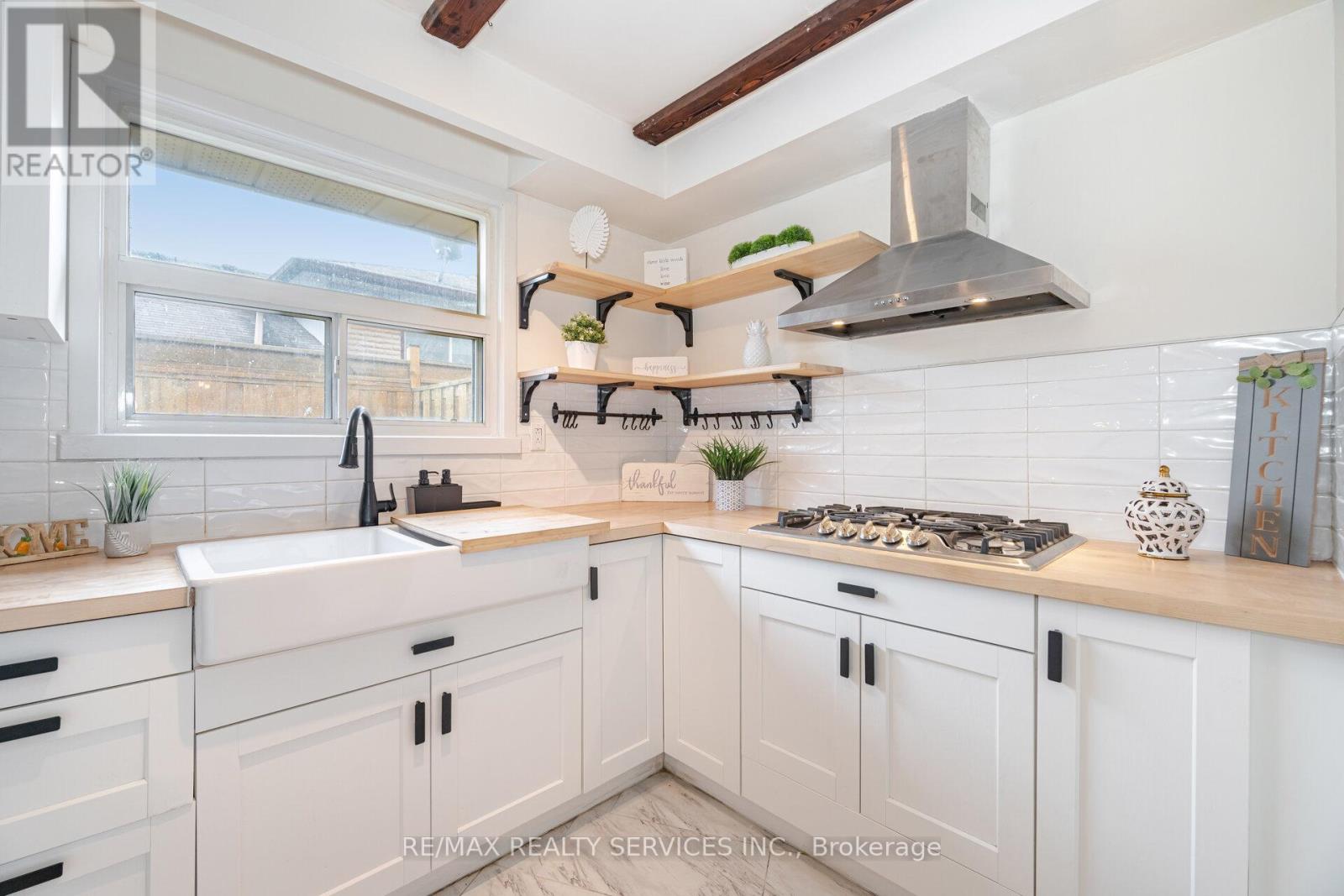 Photo 15 of 7386 Netherwood Road, Mississauga ON