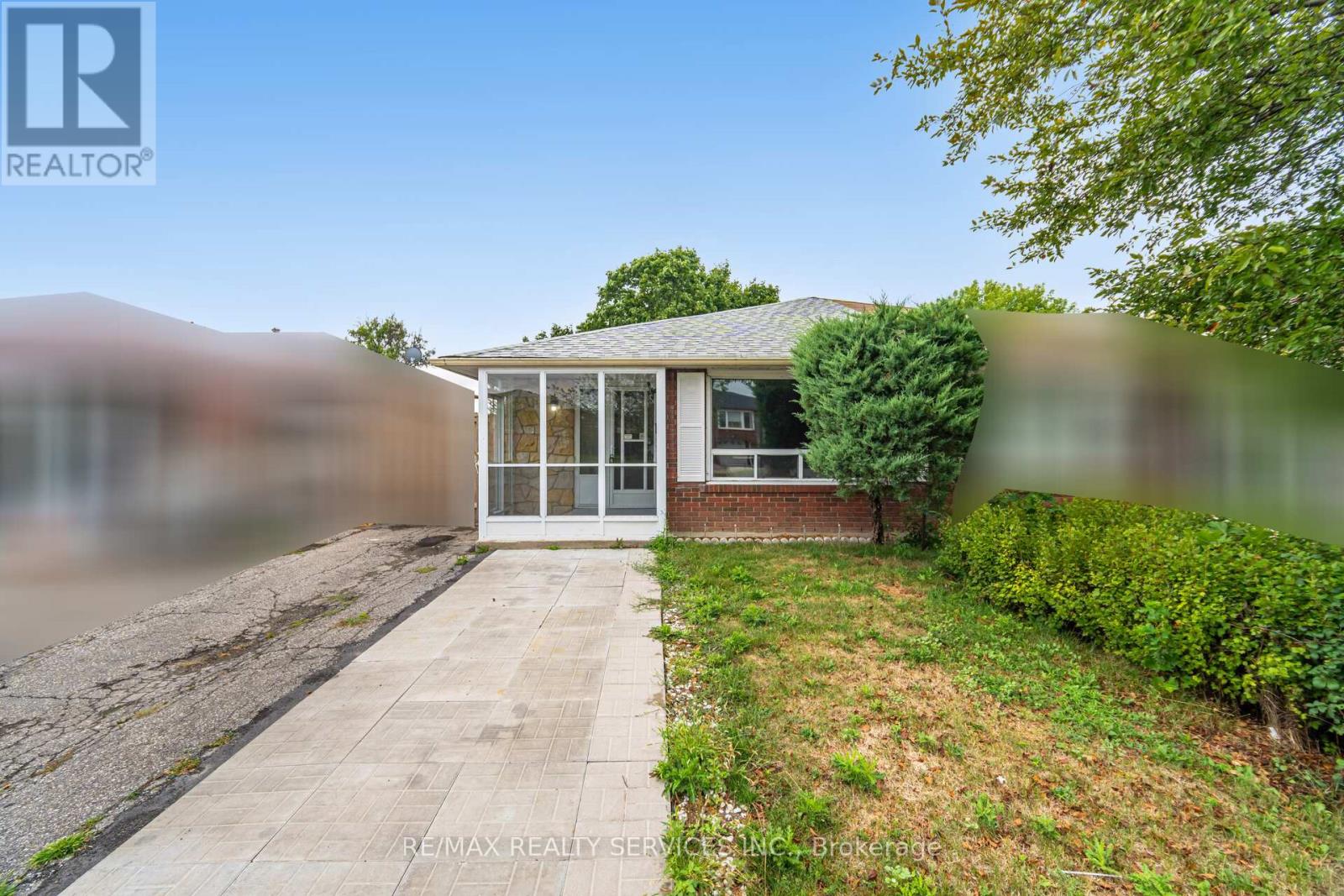 Photo 2 of 7386 Netherwood Road, Mississauga ON