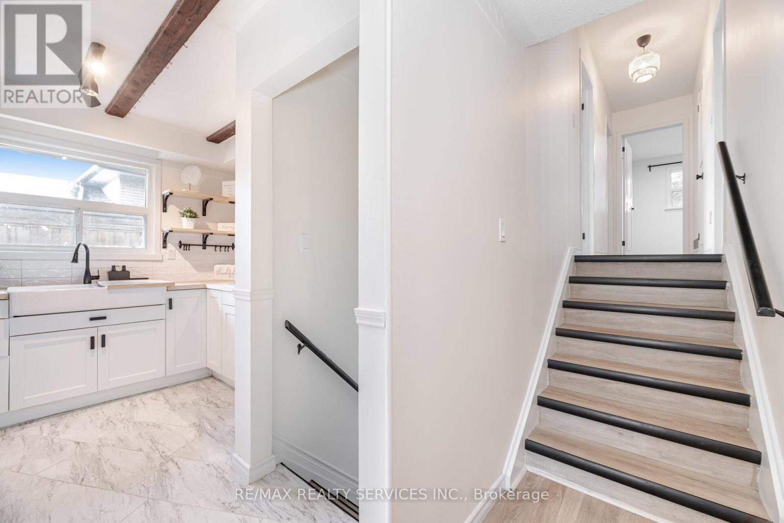 Photo 20 of 7386 Netherwood Road, Mississauga ON