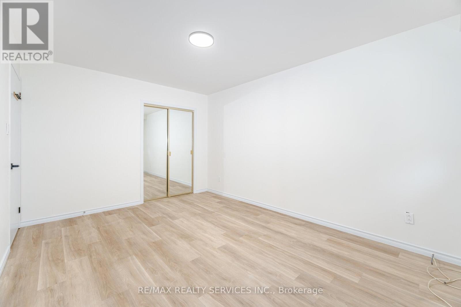 Photo 24 of 7386 Netherwood Road, Mississauga ON