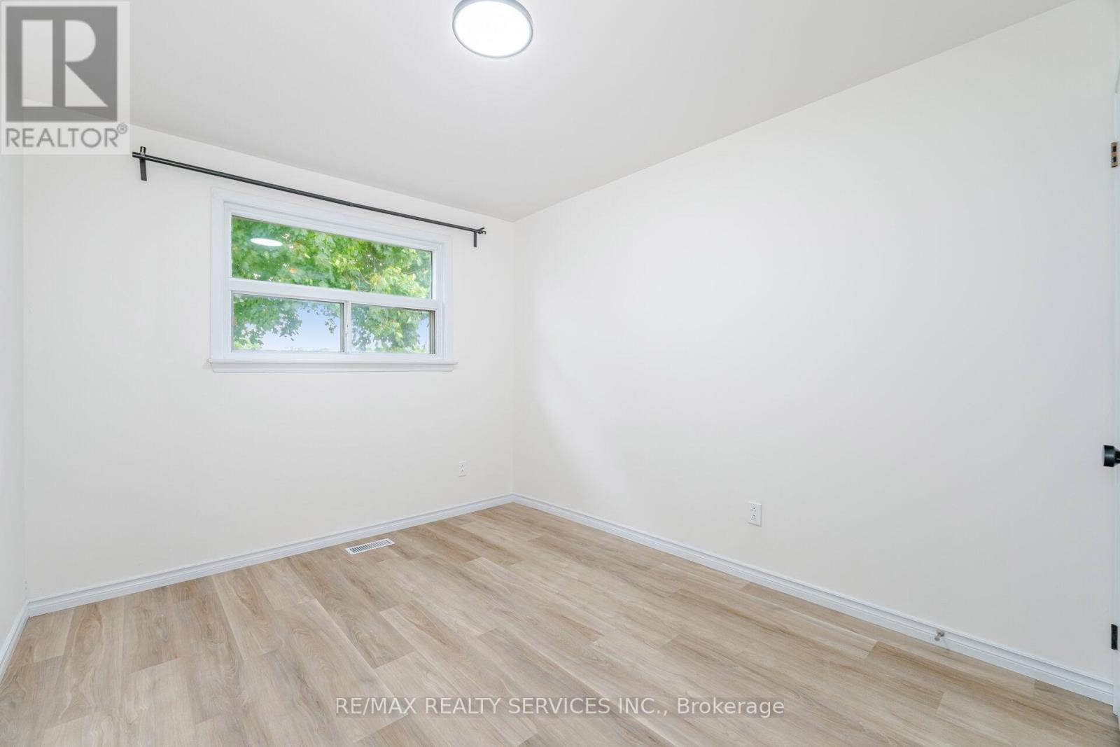 Photo 25 of 7386 Netherwood Road, Mississauga ON