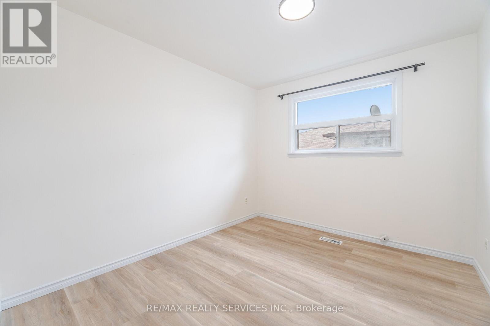 Photo 28 of 7386 Netherwood Road, Mississauga ON