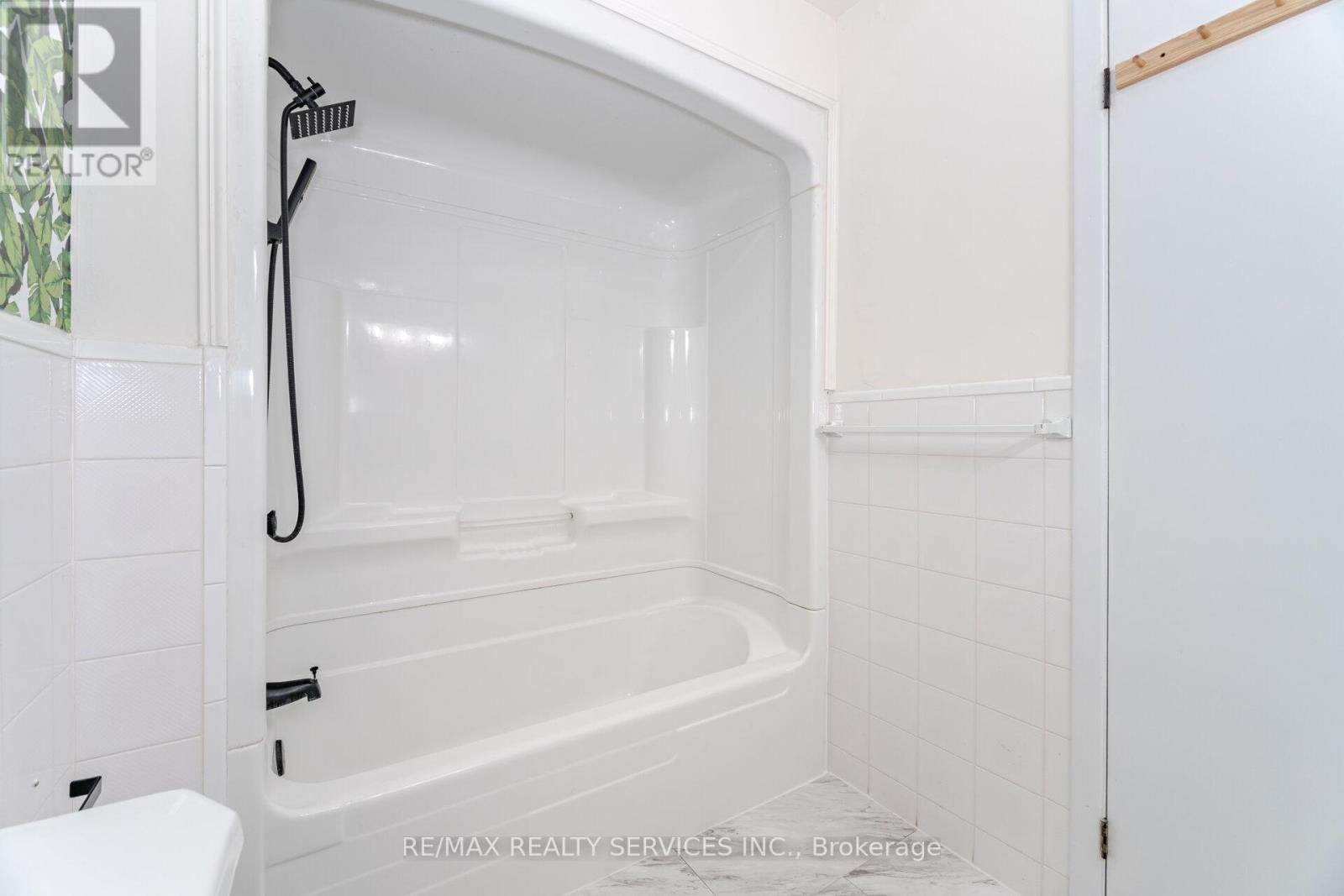 Photo 32 of 7386 Netherwood Road, Mississauga ON