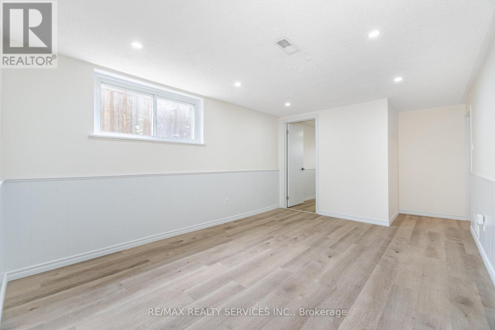 Photo 35 of 7386 Netherwood Road, Mississauga ON