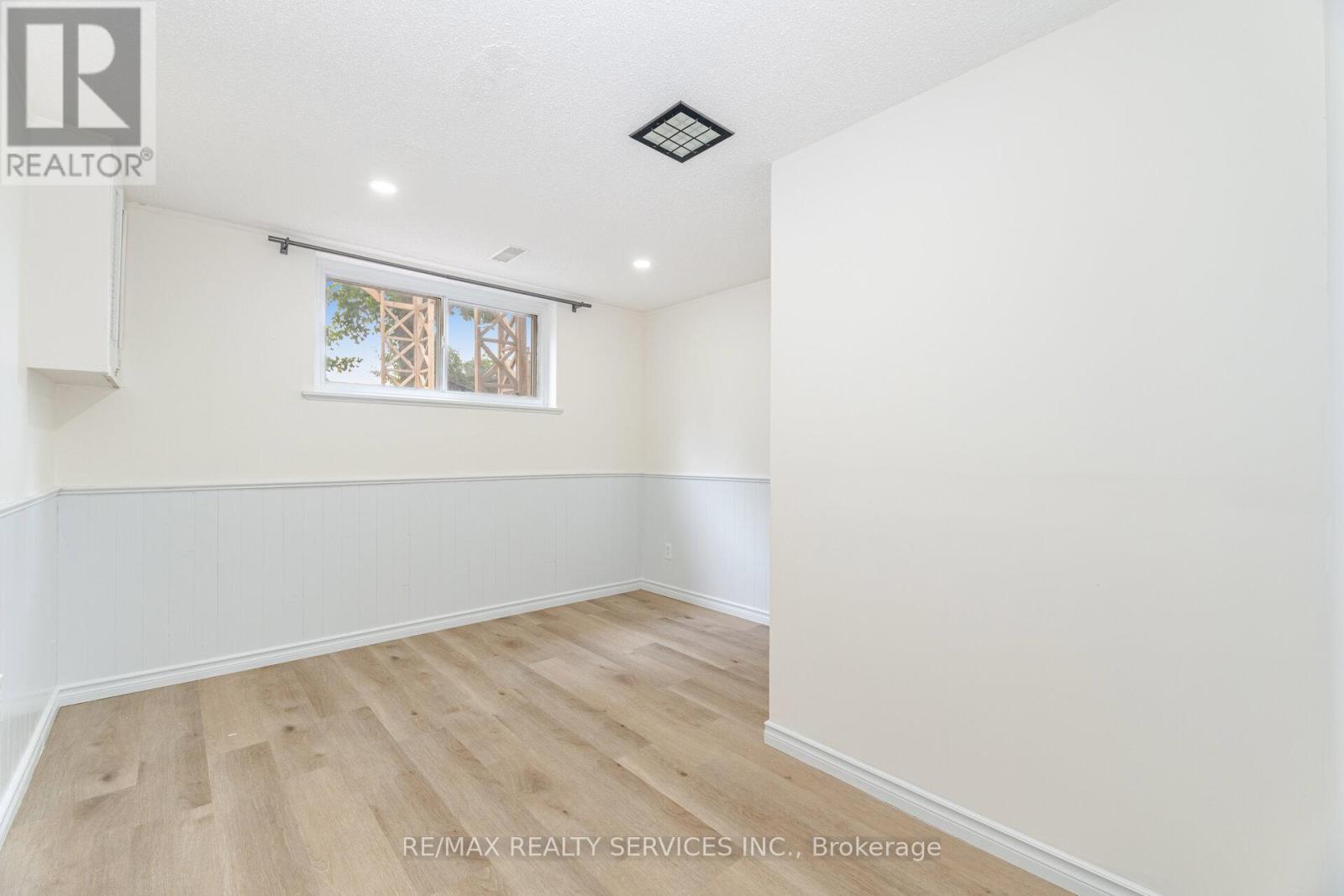Photo 38 of 7386 Netherwood Road, Mississauga ON