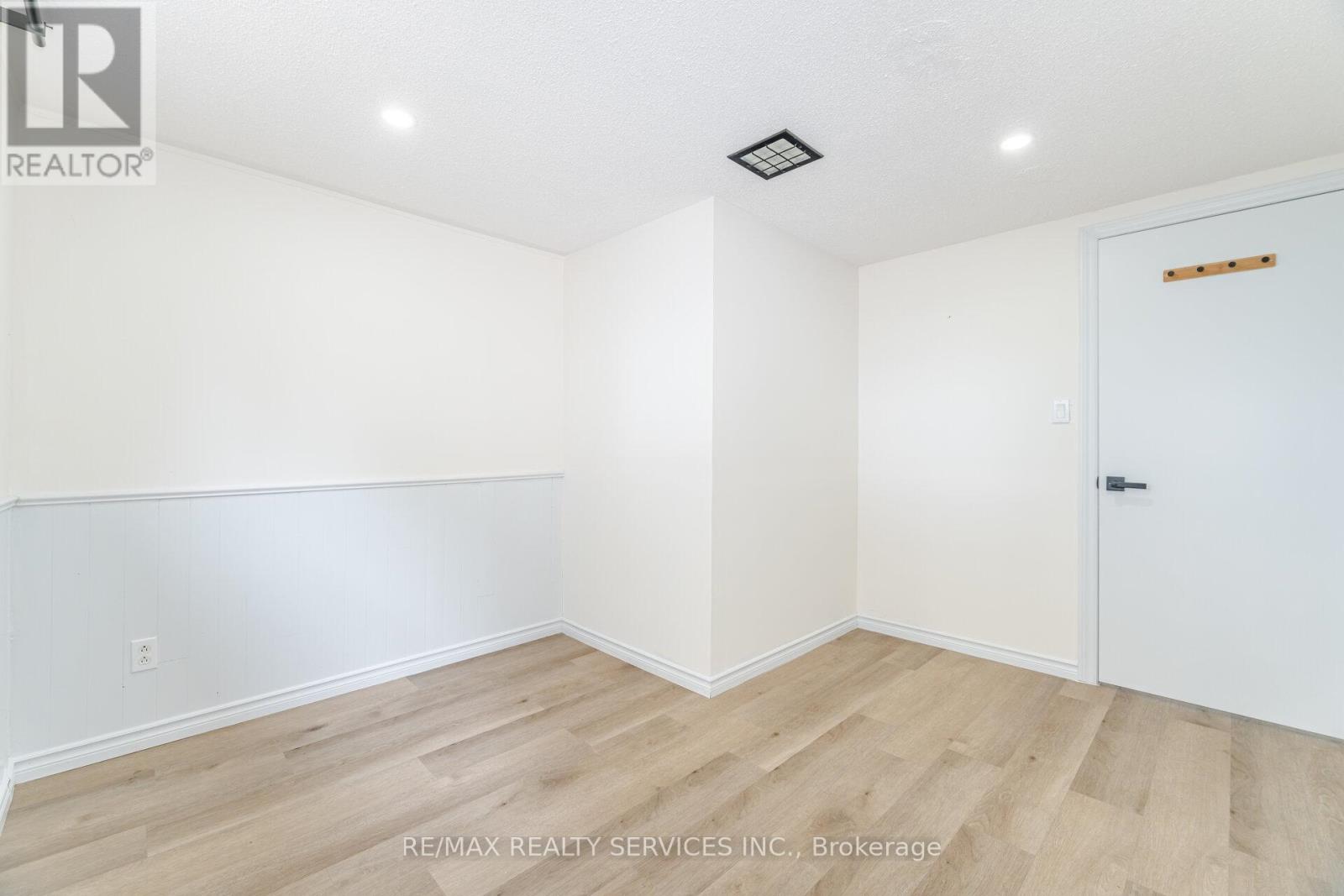 Photo 39 of 7386 Netherwood Road, Mississauga ON