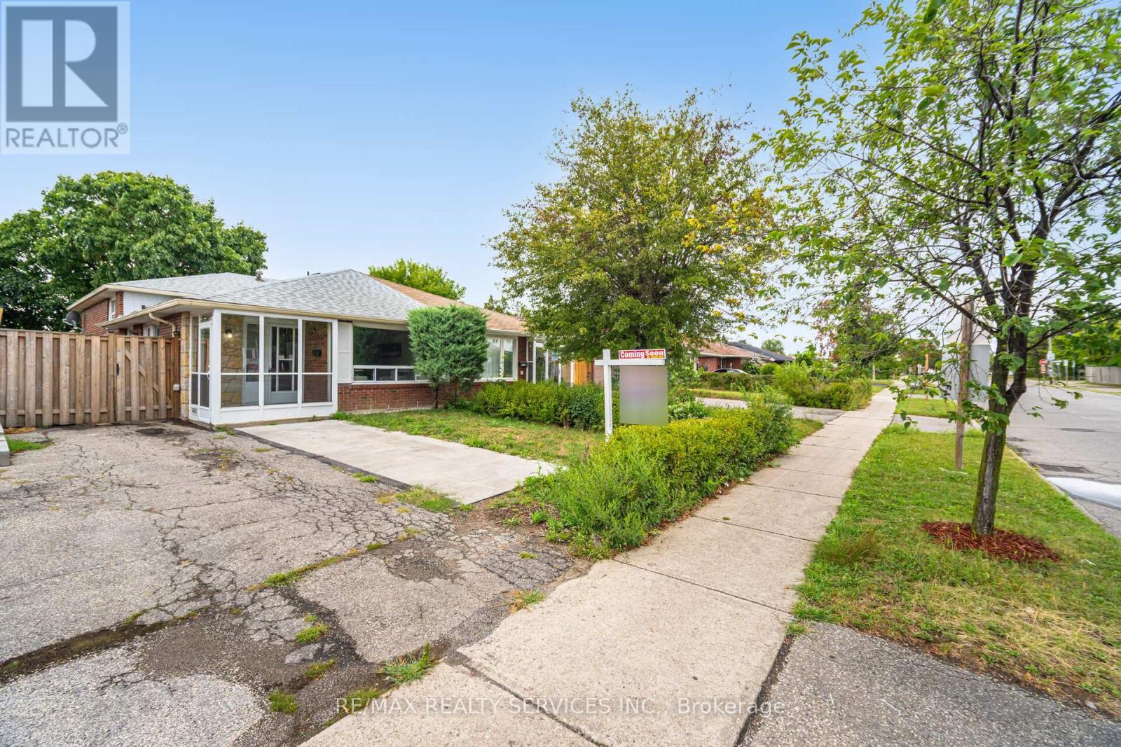 Photo 4 of 7386 Netherwood Road, Mississauga ON
