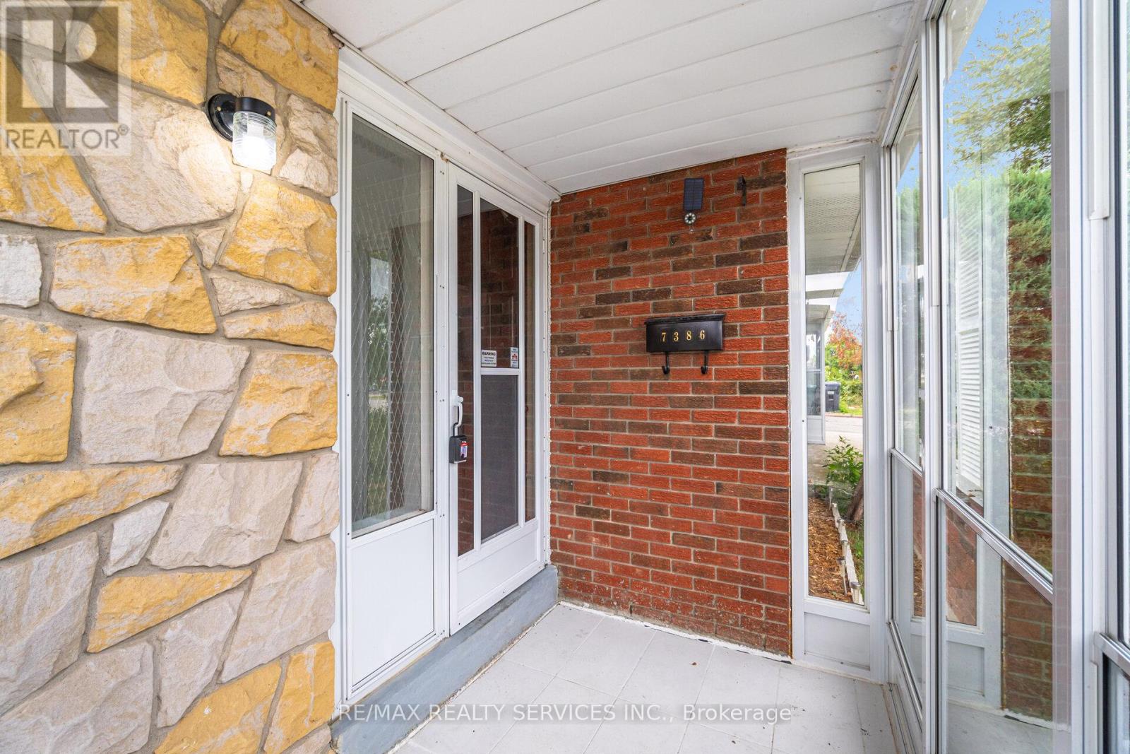Photo 6 of 7386 Netherwood Road, Mississauga ON