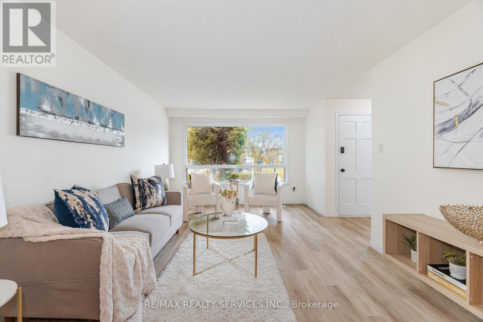 Photo 8 of 7386 Netherwood Road, Mississauga ON