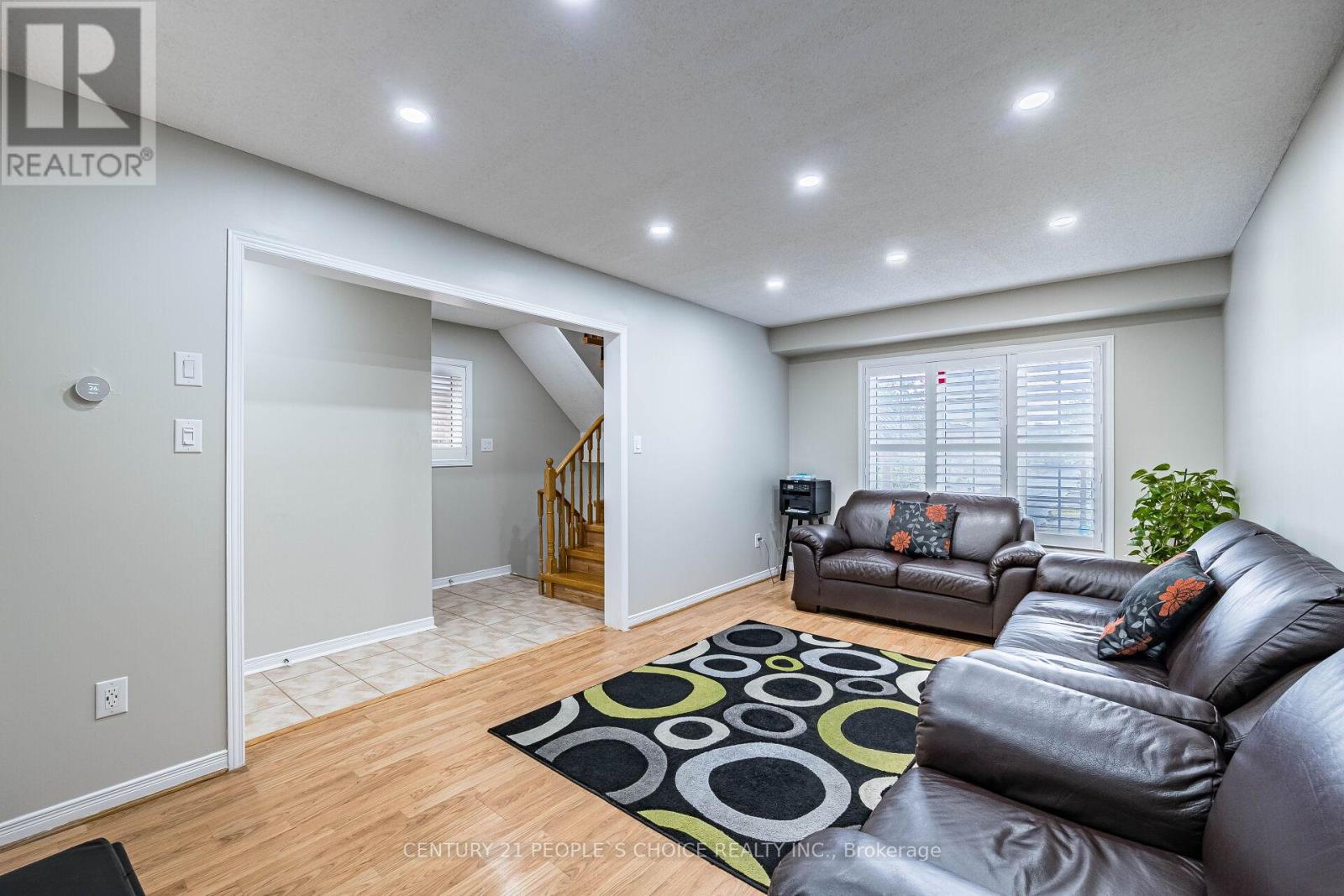 Photo 10 of 22 Domenico Crescent, Brampton ON