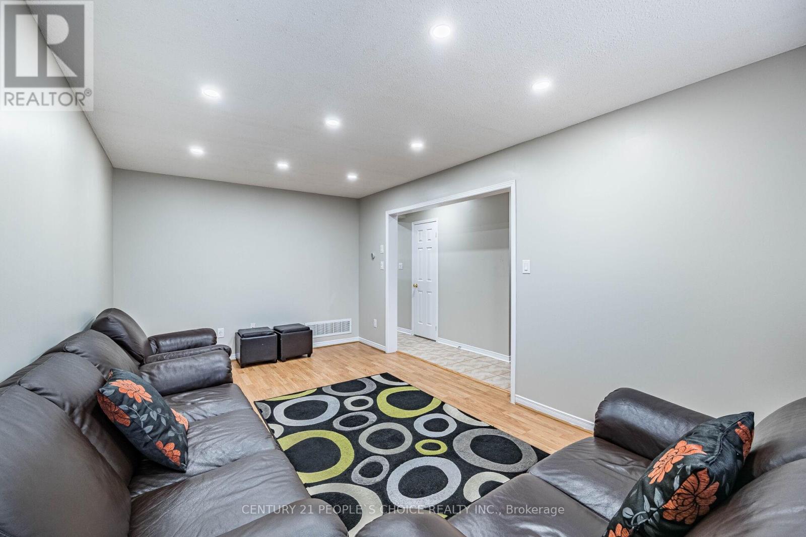 Photo 11 of 22 Domenico Crescent, Brampton ON