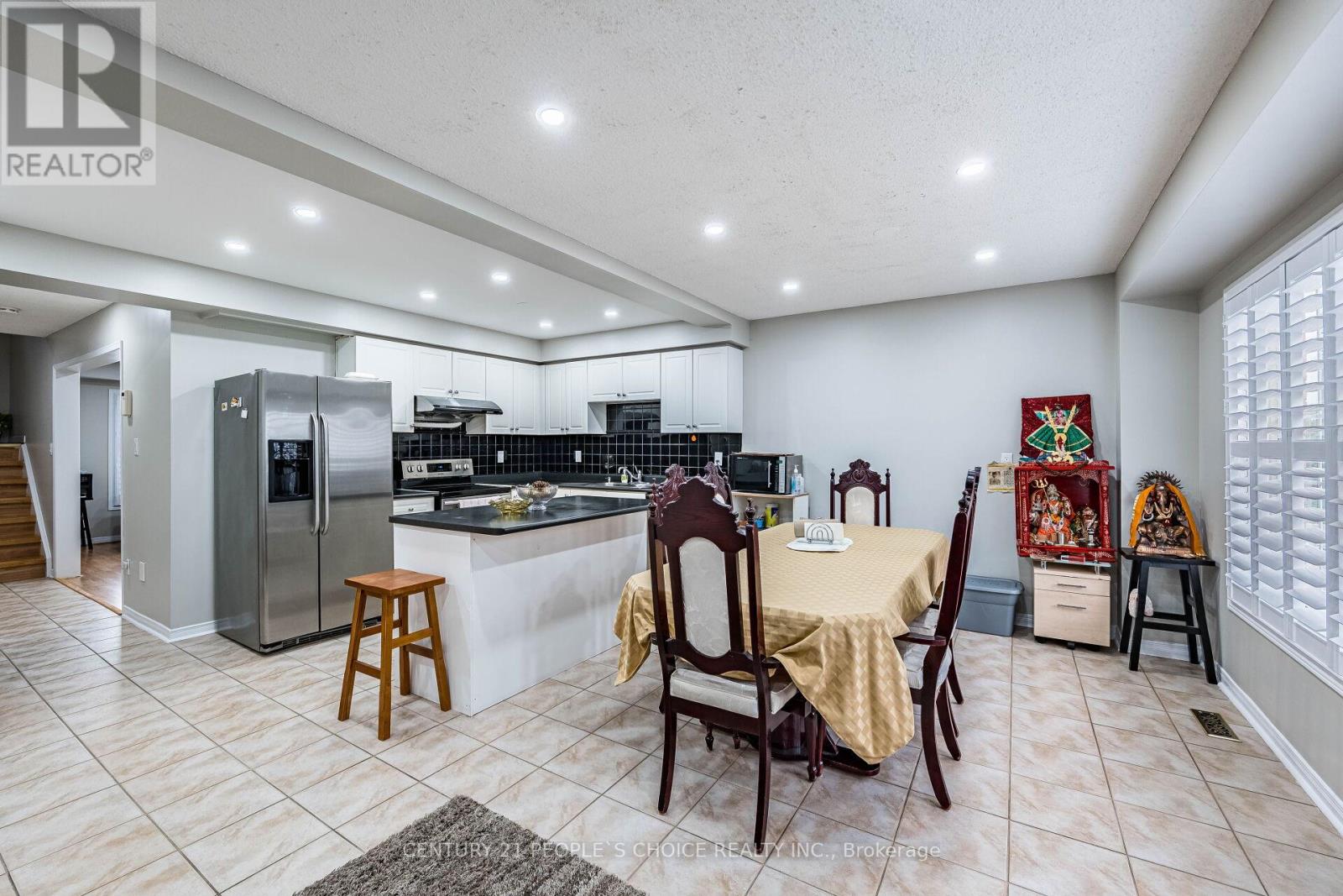 Photo 14 of 22 Domenico Crescent, Brampton ON