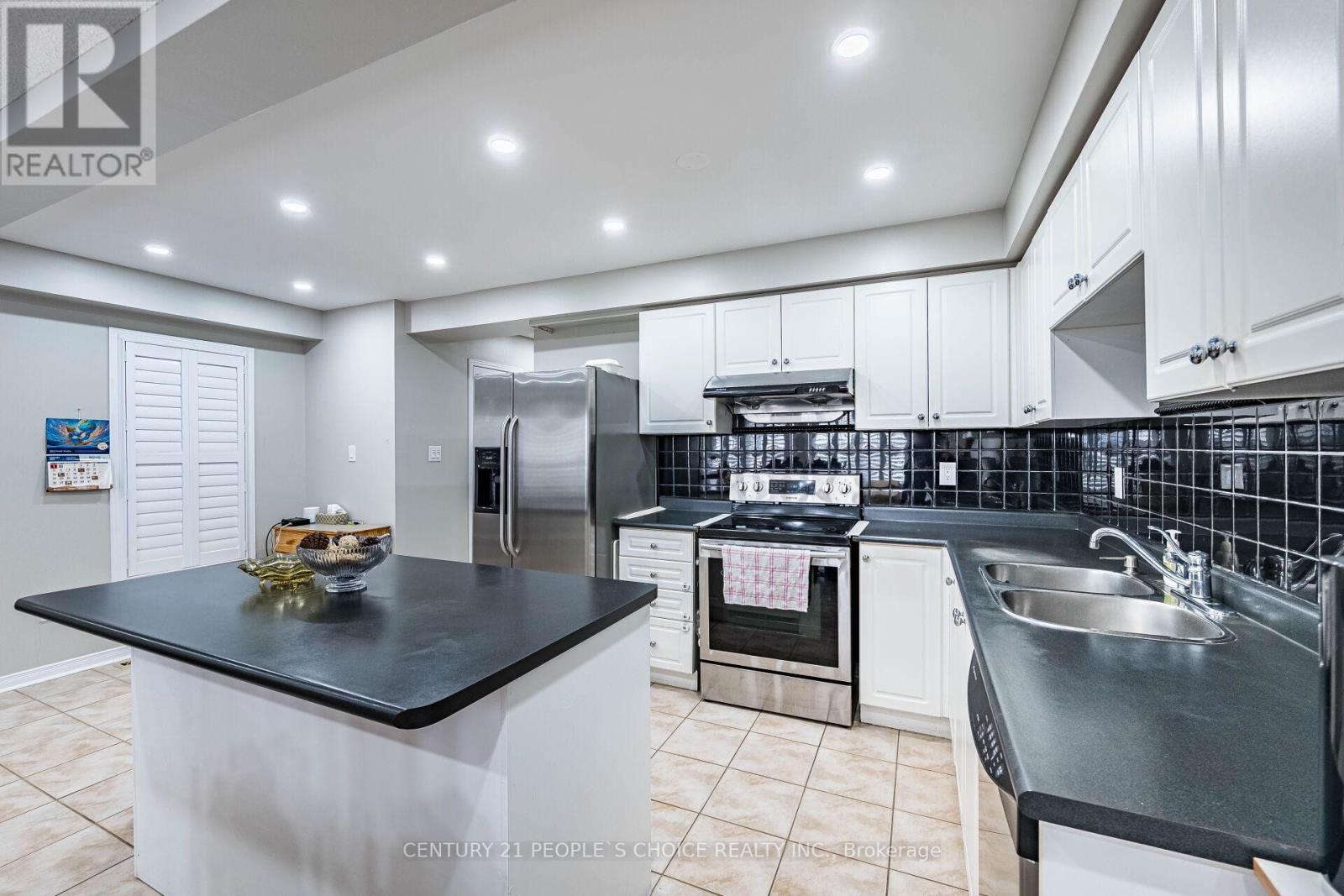 Photo 15 of 22 Domenico Crescent, Brampton ON
