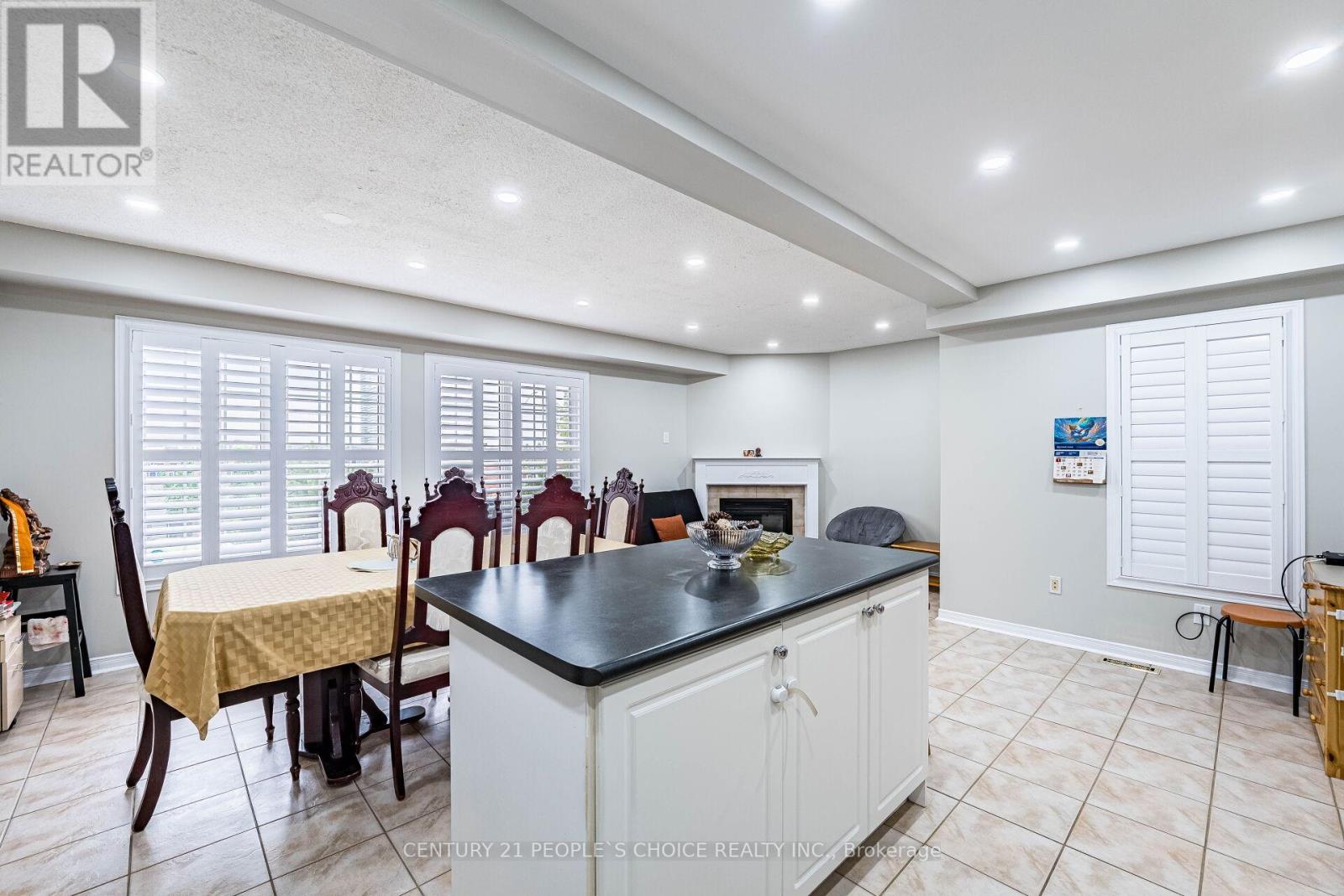 Photo 17 of 22 Domenico Crescent, Brampton ON