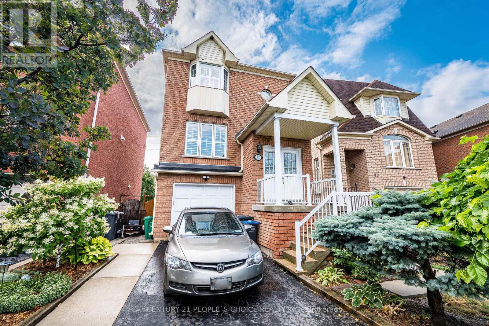 Photo 2 of 22 Domenico Crescent, Brampton ON