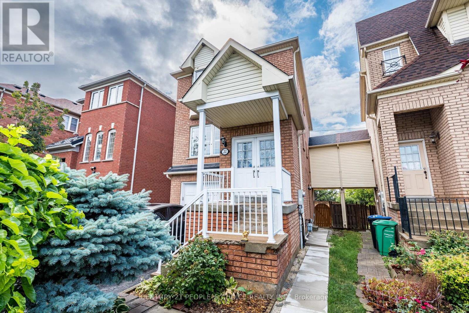 Photo 3 of 22 Domenico Crescent, Brampton ON