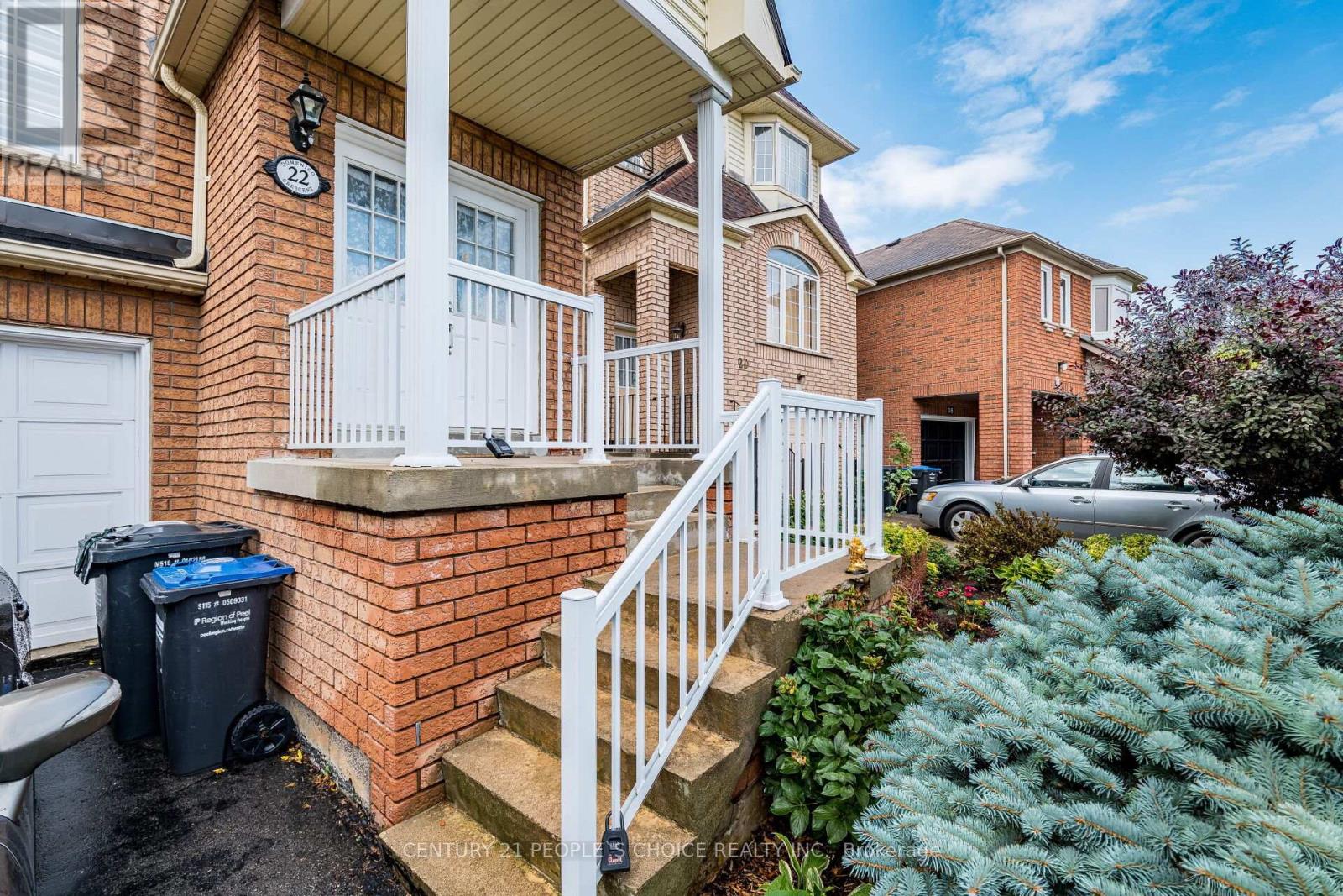 Photo 4 of 22 Domenico Crescent, Brampton ON