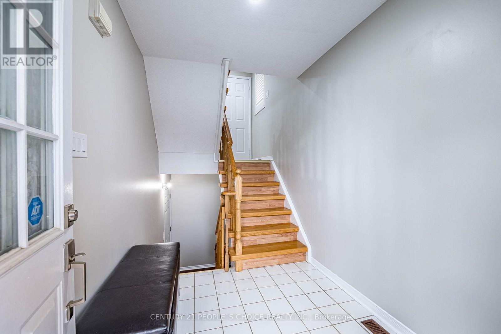 Photo 6 of 22 Domenico Crescent, Brampton ON