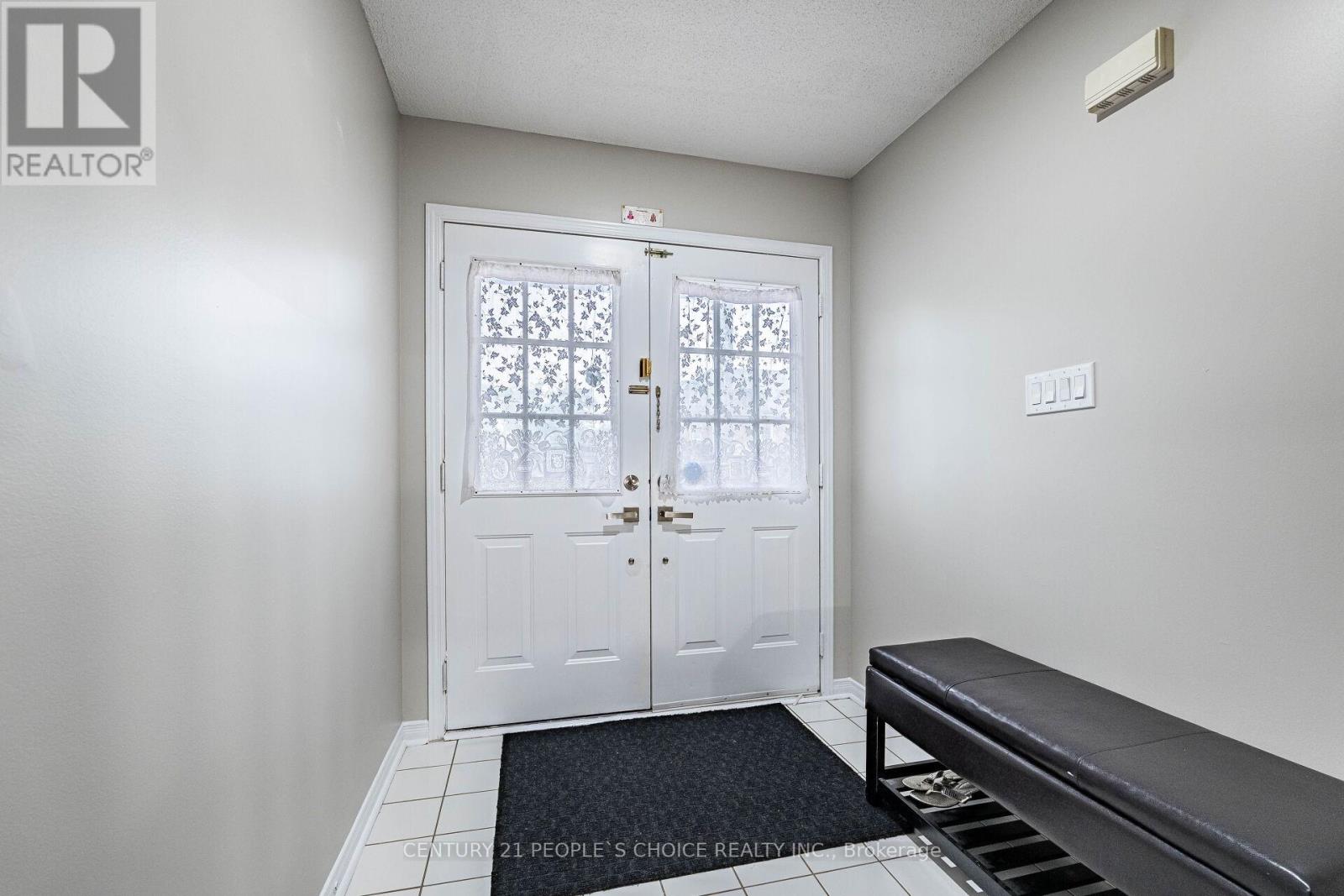 Photo 7 of 22 Domenico Crescent, Brampton ON