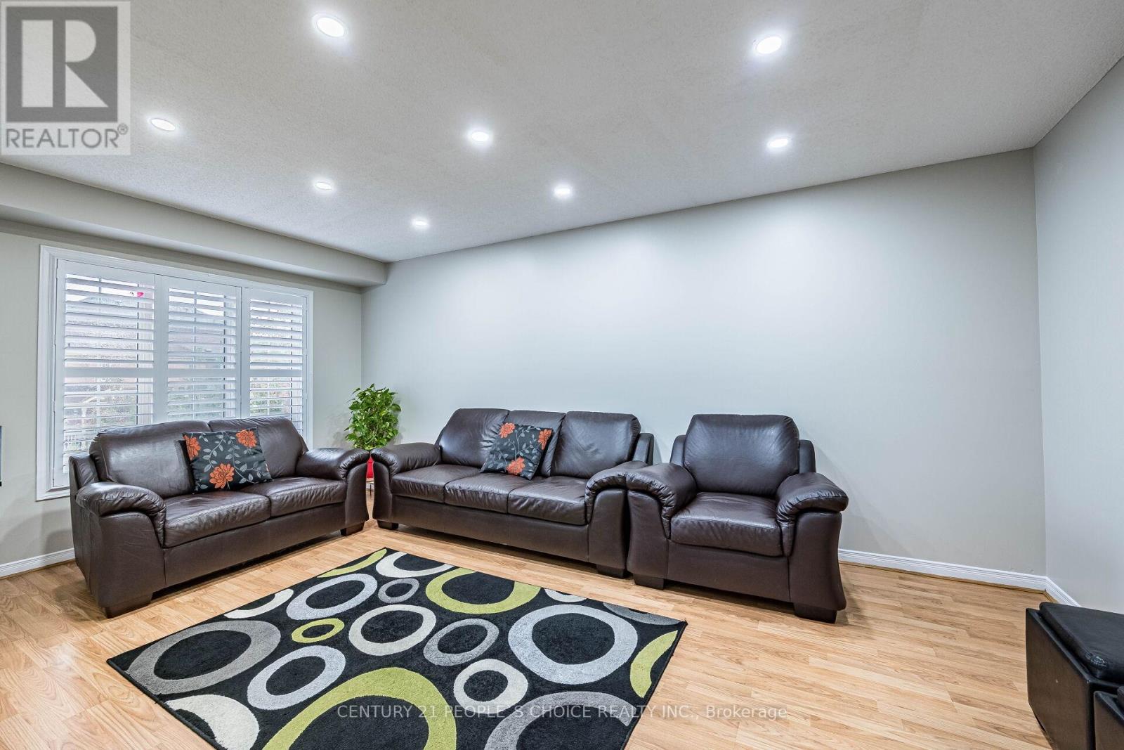 Photo 9 of 22 Domenico Crescent, Brampton ON