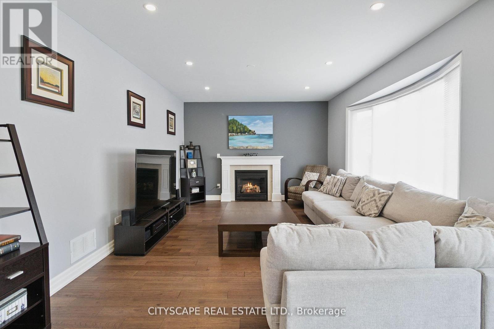 Photo 21 of 713 Trudeau Drive, Milton ON