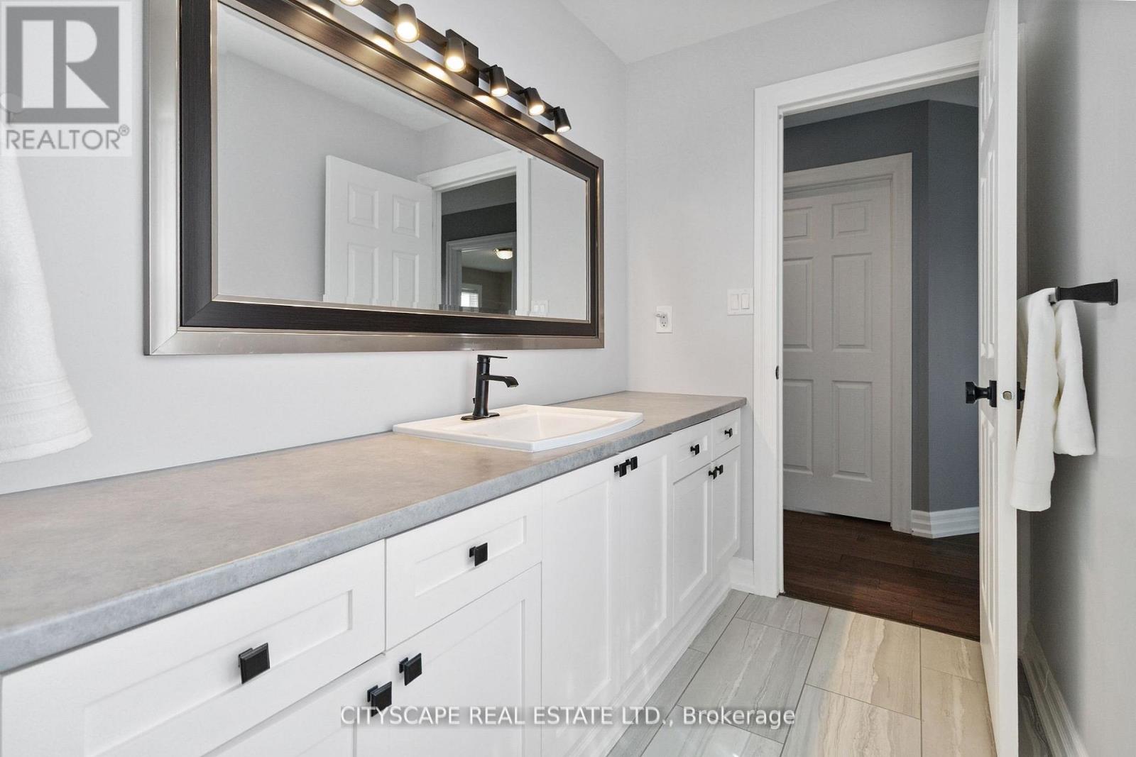 Photo 18 of 713 Trudeau Drive, Milton ON