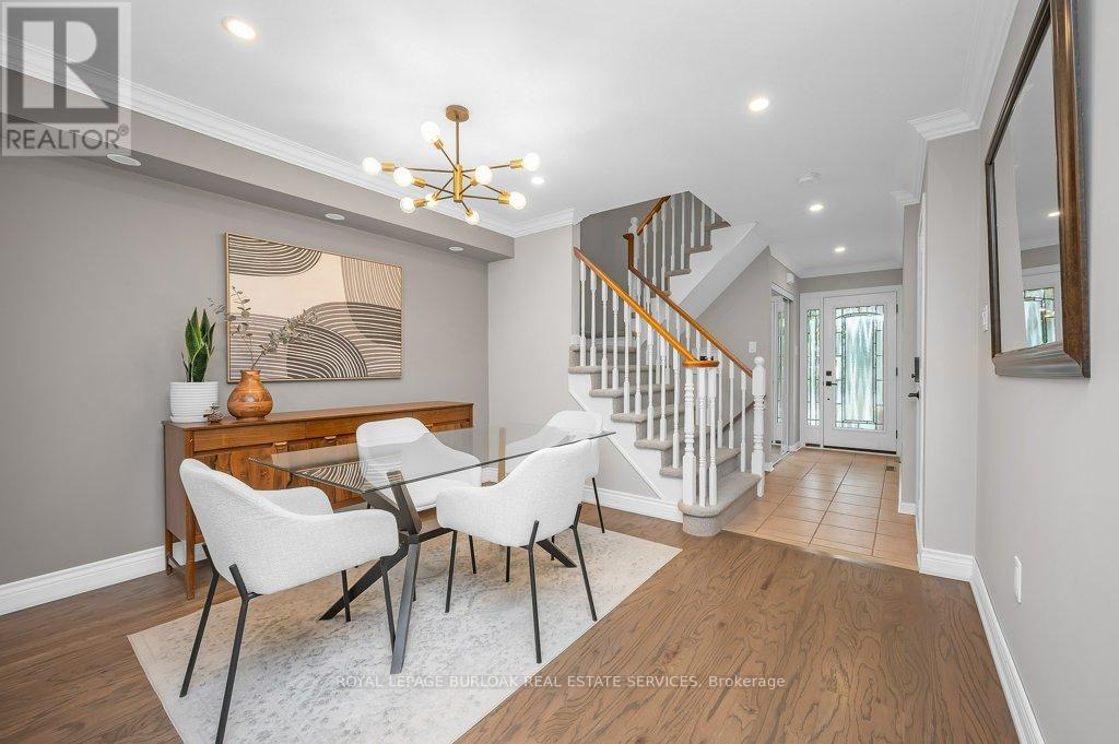 Photo 11 of 2044 Broadleaf Crescent, Burlington ON