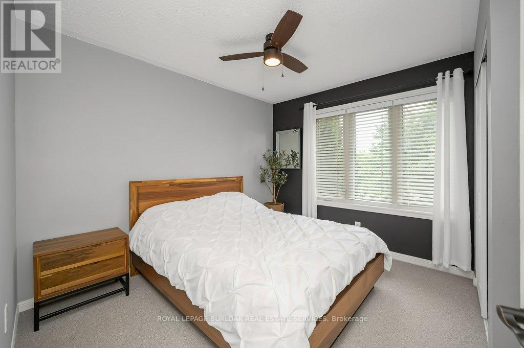Photo 16 of 2044 Broadleaf Crescent, Burlington ON