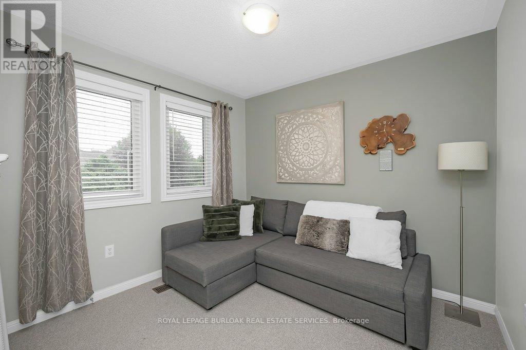 Photo 17 of 2044 Broadleaf Crescent, Burlington ON
